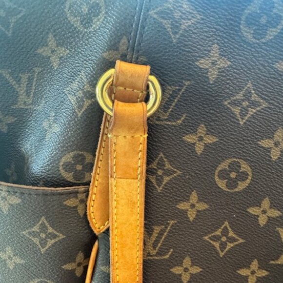 Louis Vuitton Totally MM Tote Bag - Picture 6 of 13